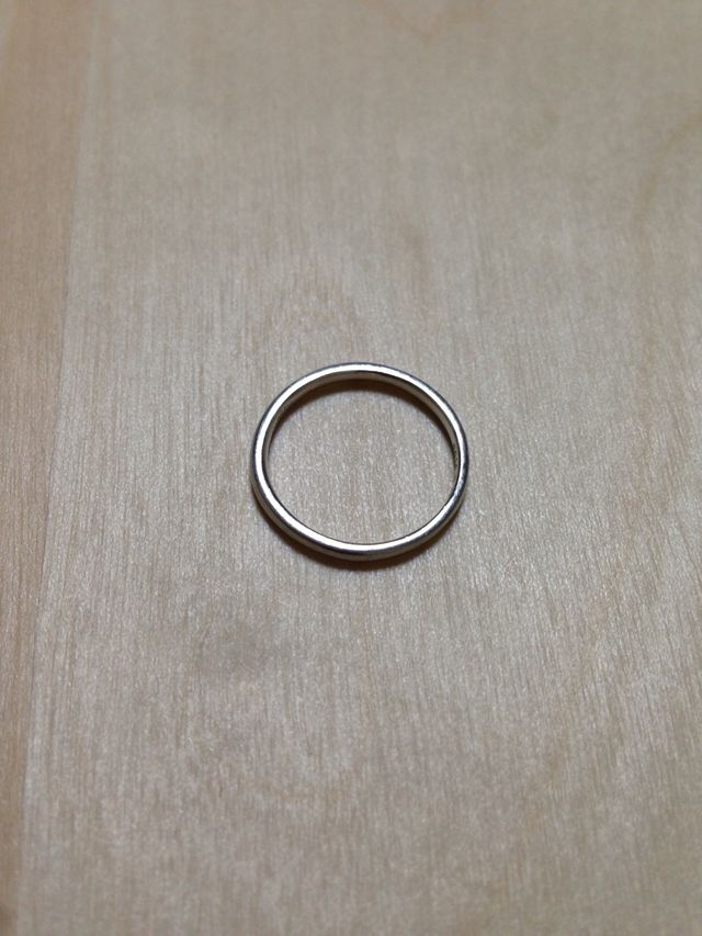 1番シンプルなデザインのリングにしました。