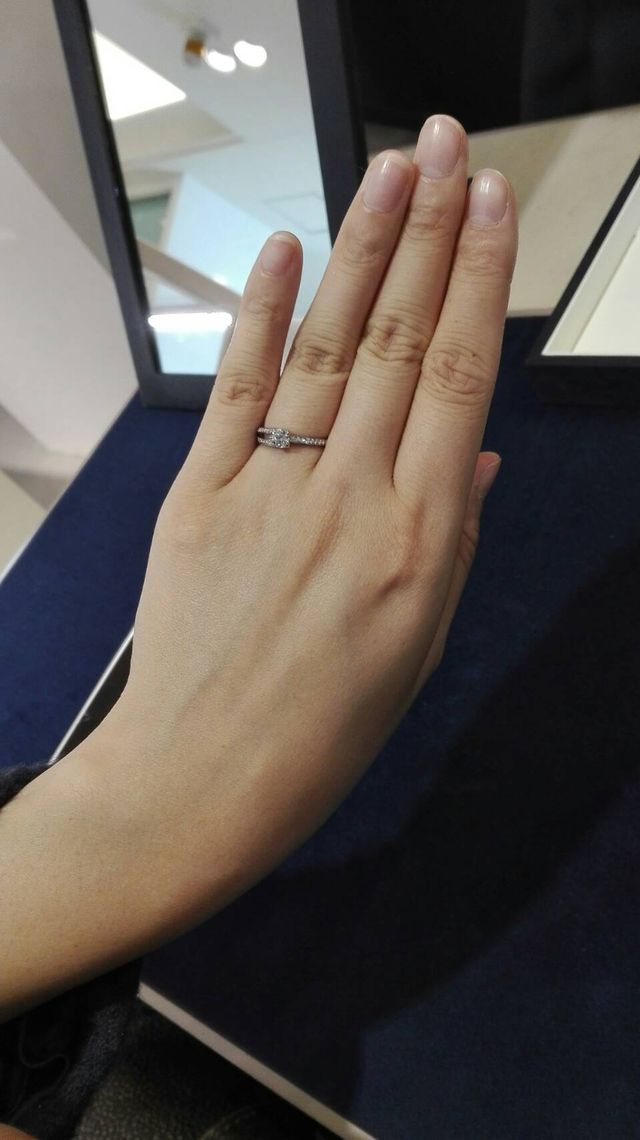 指の付け根が美しく見える指輪を探して。