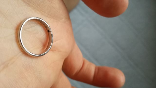 標準で内側にブルーダイヤが入っています。