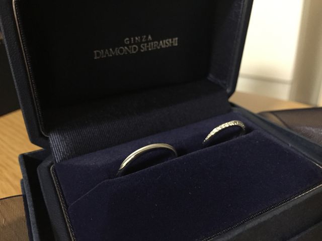 ブーケシリーズの結婚指輪です。細身でどこからみても綺麗です。