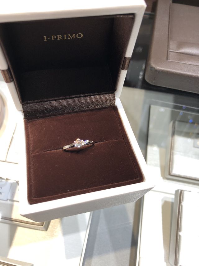 彼女との婚約指輪に購入しました。