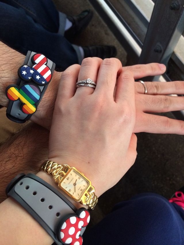 ハネムーン中の指輪の写真