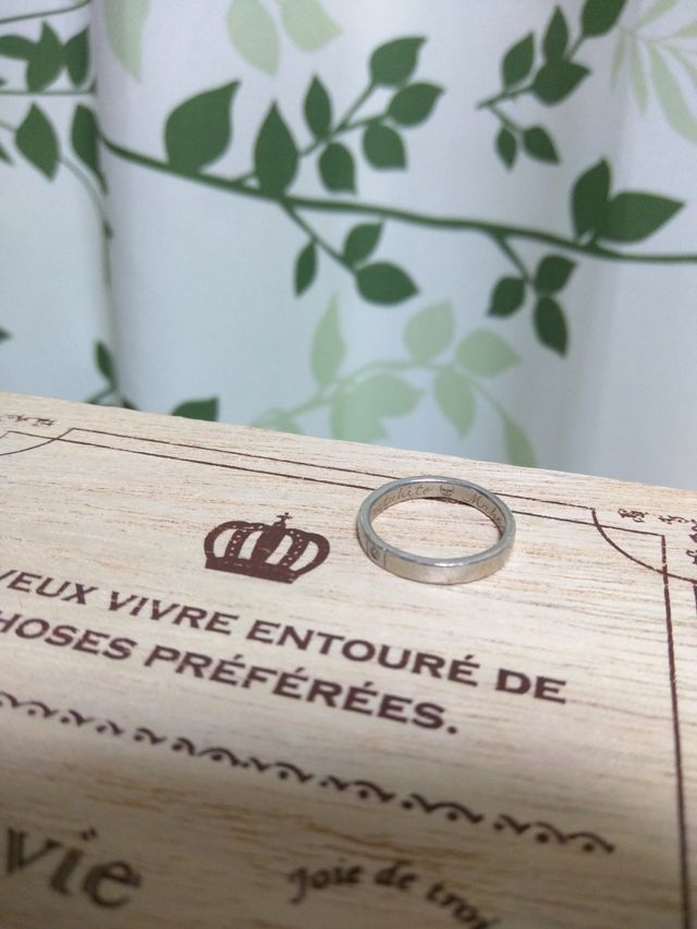 等間隔にダイヤを3つ入れて頂きました。