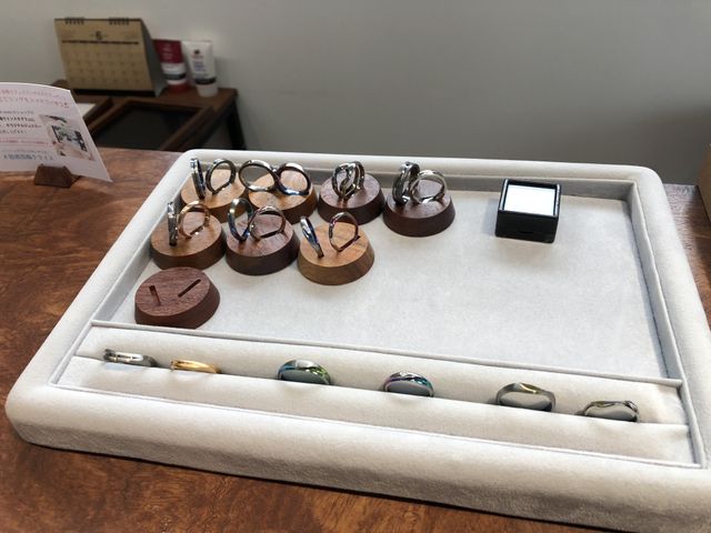 クライスにてSORAの指輪を選んでいるときの写真です。