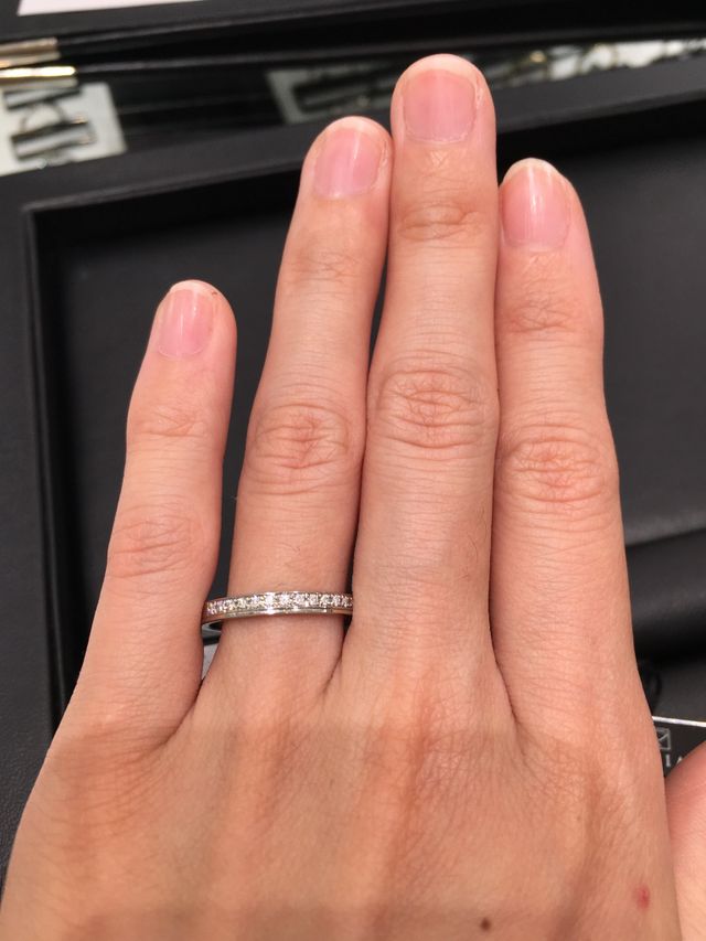 シンプルながらも凝っておりデザインが気に入りました。