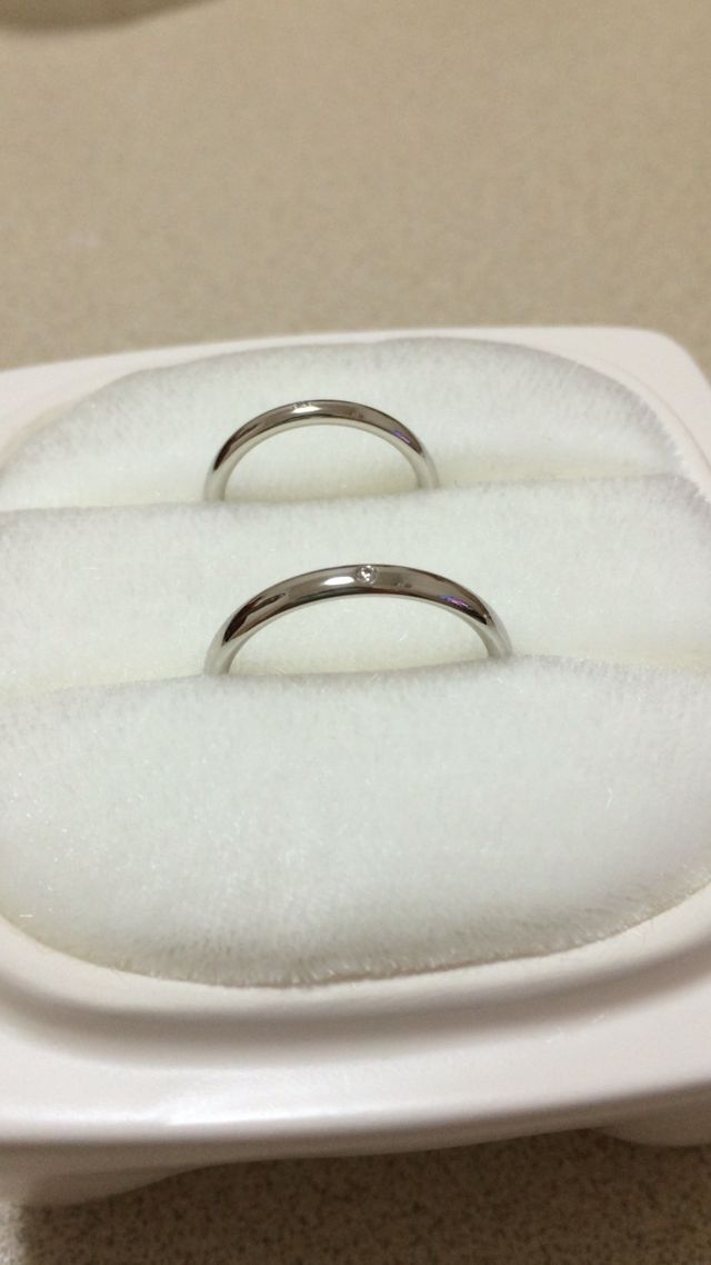 手前が男性、奥が女性