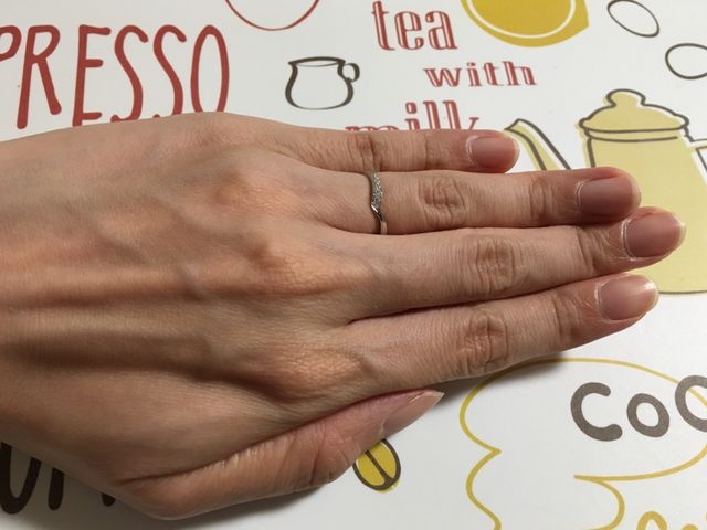 V字ラインが指を綺麗に見せてくれます。