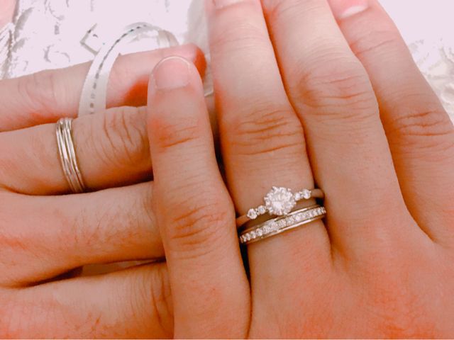 婚約指輪は重ね付けできるようなデザインに、してもらいました♡