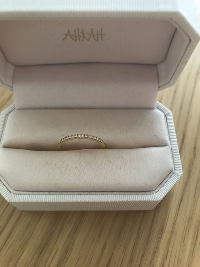 重ね付けしたい指輪があったので細めのものを選びました。