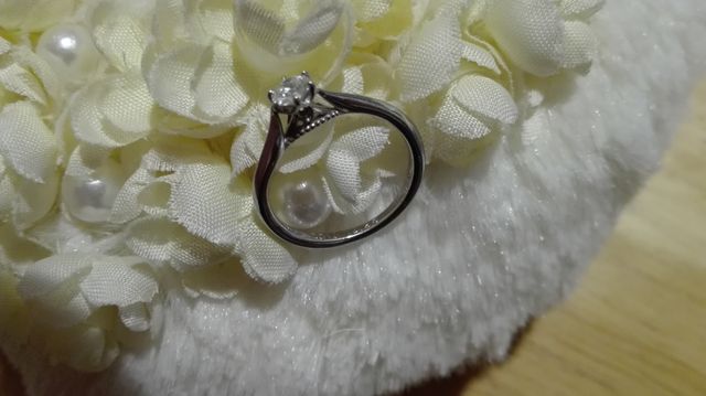 クリスマスに渡した刻印入り婚約指輪です。