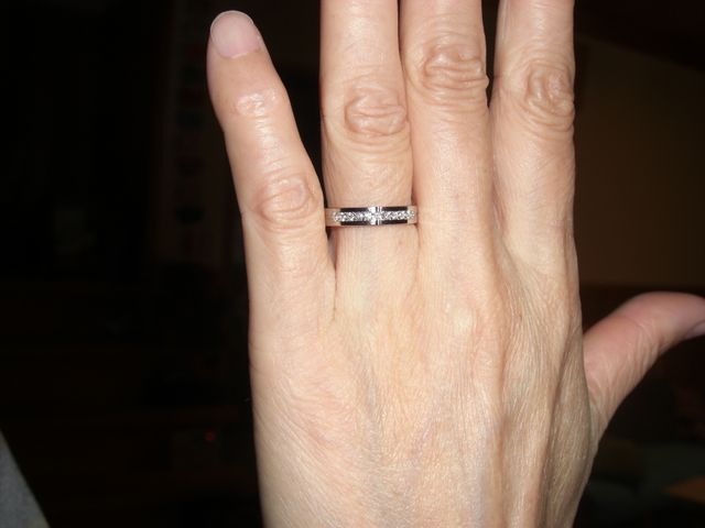 結婚指輪が合わなくなったので、結婚３６周年記念に購入した。