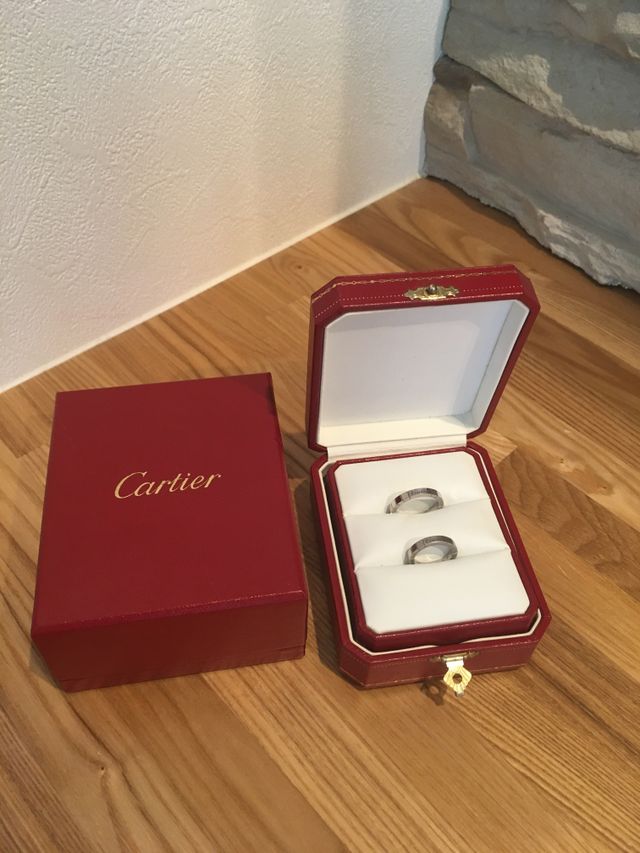 ケースは結婚式でリングピローとして使用しました。