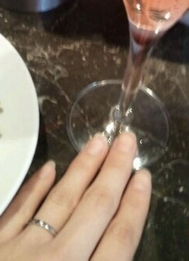 カルティエの結婚指輪です。一粒ダイヤが入っているのがポイント