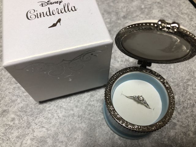 シンデレラのケースがついてくる指輪