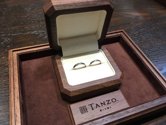 一枚のウォールナットから作られたリングケース