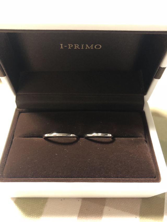 細めの結婚指輪です。シンプルでいい感じです。