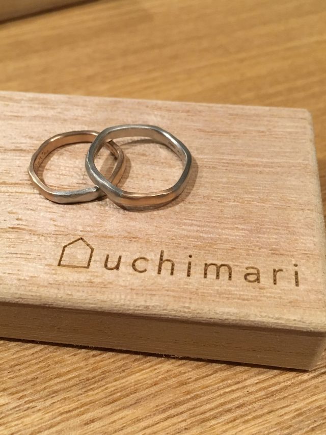 お互いのリングの材質を一部入れ替えて作っていただきました。