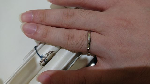 初めての結婚指輪を選びに来ました。