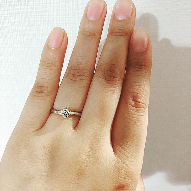 指を見てはニヤニヤしています！