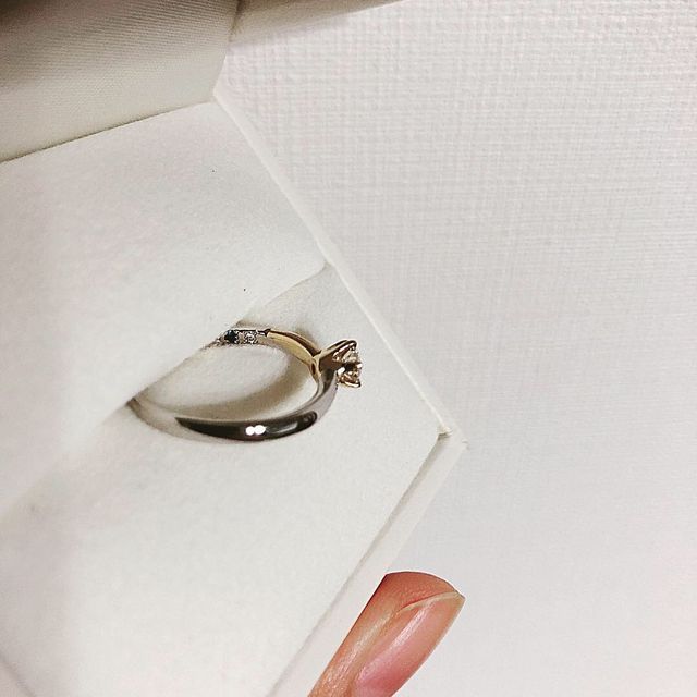 文字入れはせずに2人の誕生石を入れてもらいました！