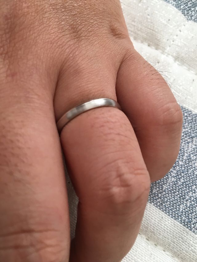 派手に感じない指輪