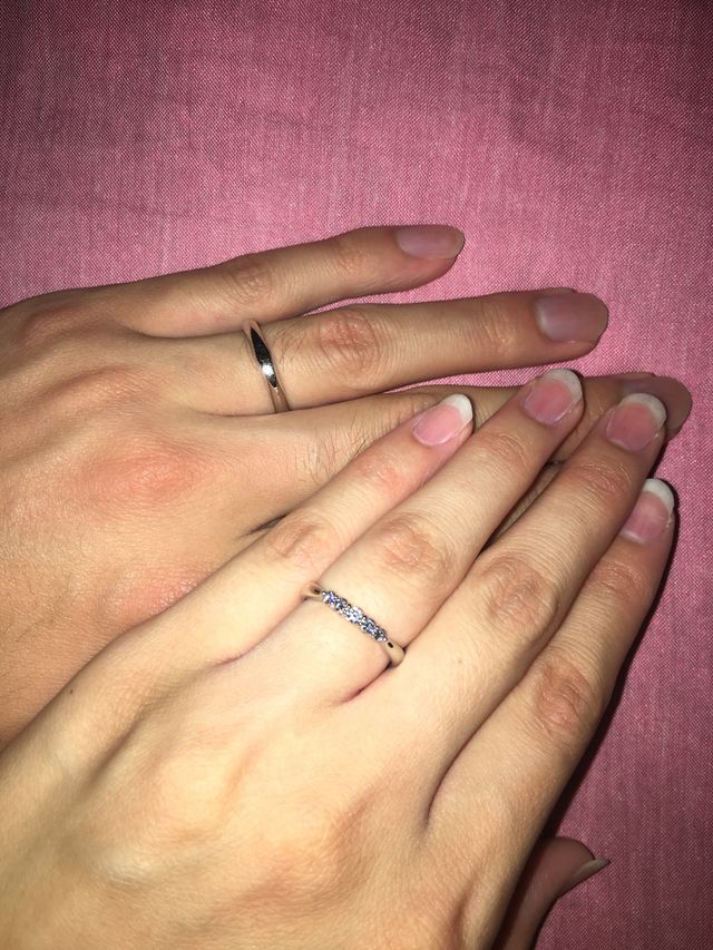 ペアのこちらのノーナは本当につけた時に手が綺麗にみえました。