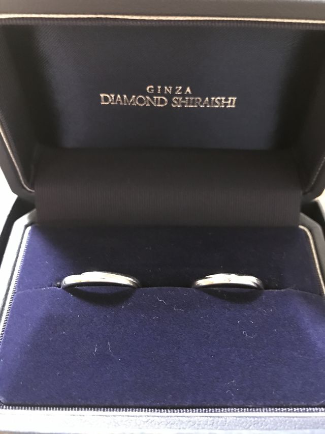 シンプルなデザインで肌馴染みが良く、とてもステキな指輪です。