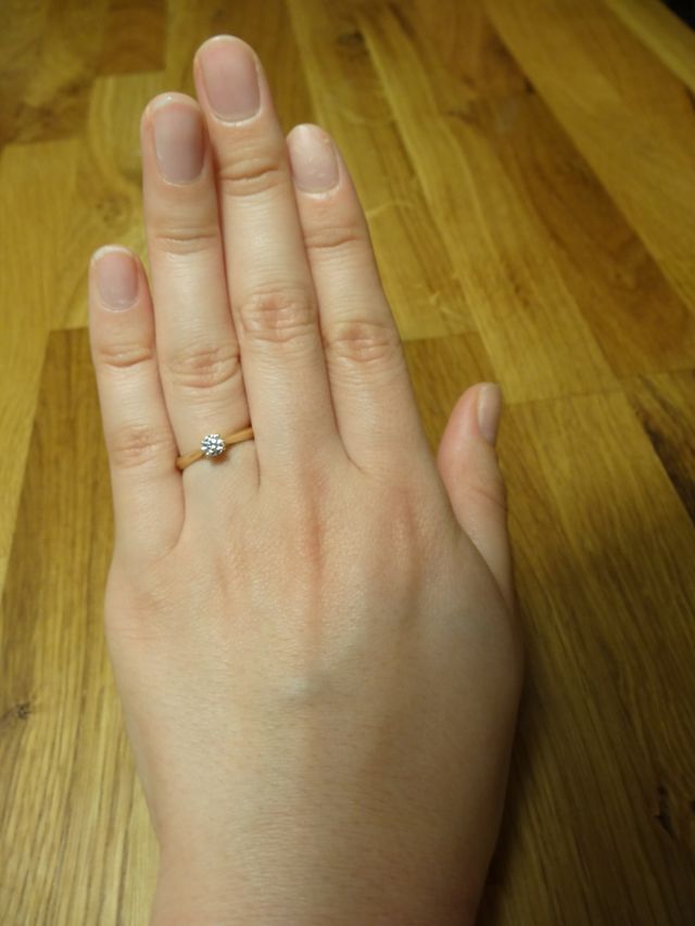 ゴールドの婚約指輪