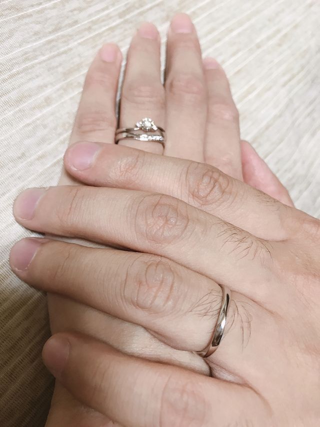 旦那の方もシンプルで、仕事中も付けていられると喜んでいました