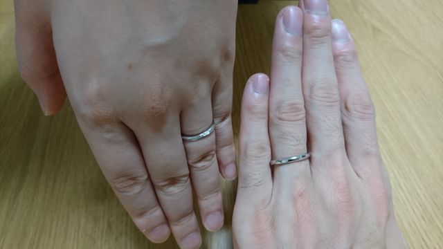 マリッジリングを購入、ウェーブ型で手に馴染むサイズ感を重視