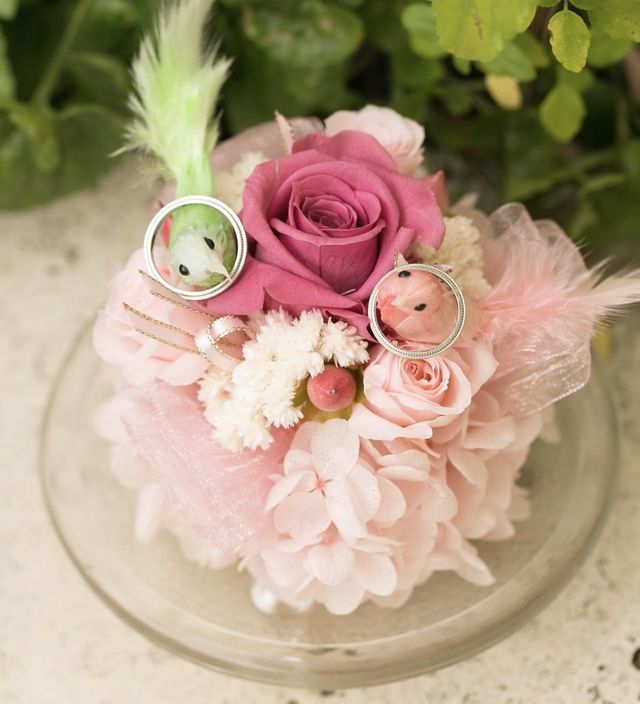 シンプルでどんな場所でも着けてていられます。