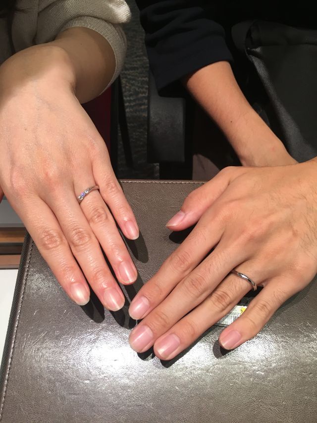 同じセットではありませんがデザインの似た、互いに似合うものを