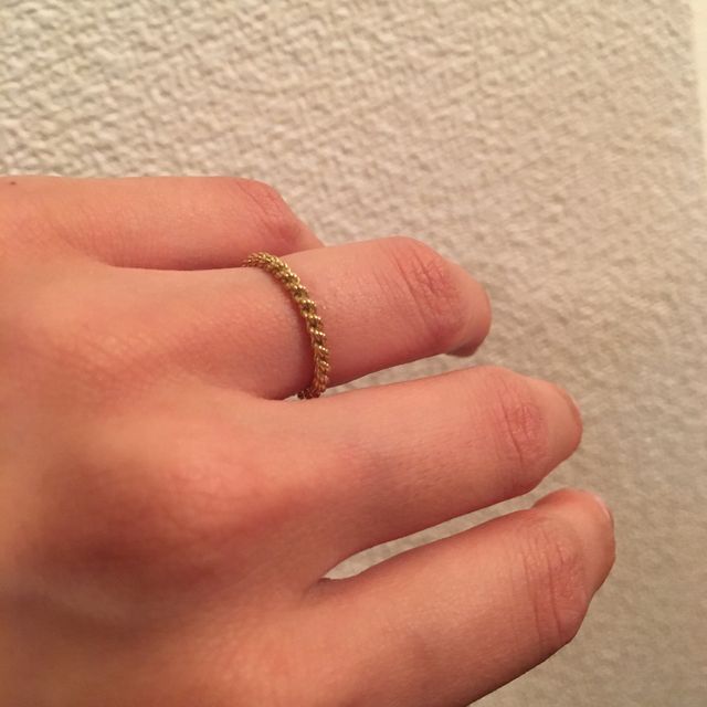 指につけた様子