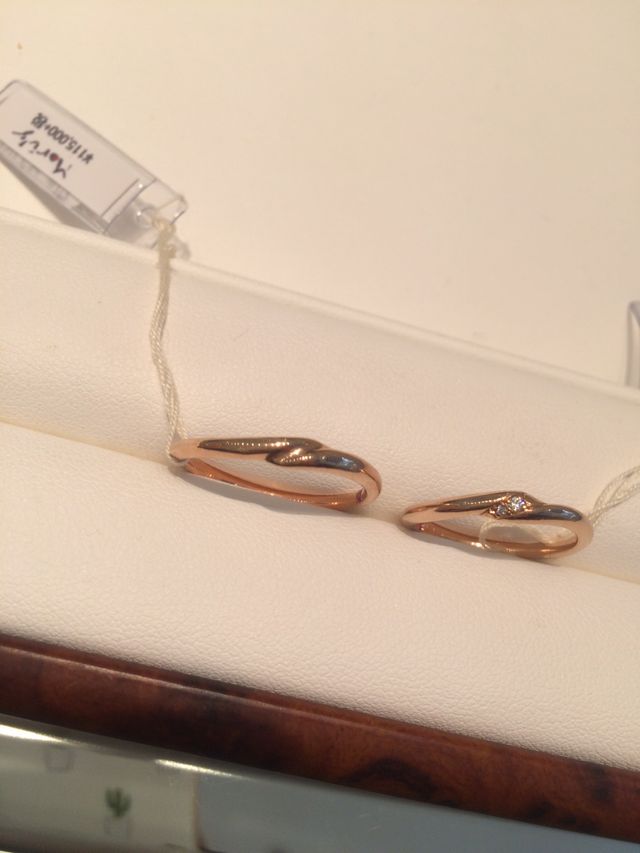 手を取り合っているようなデザイン