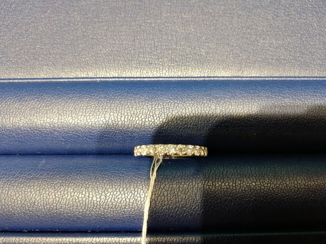 キラキラと、眩しい輝きが素敵なエタニティリングです！