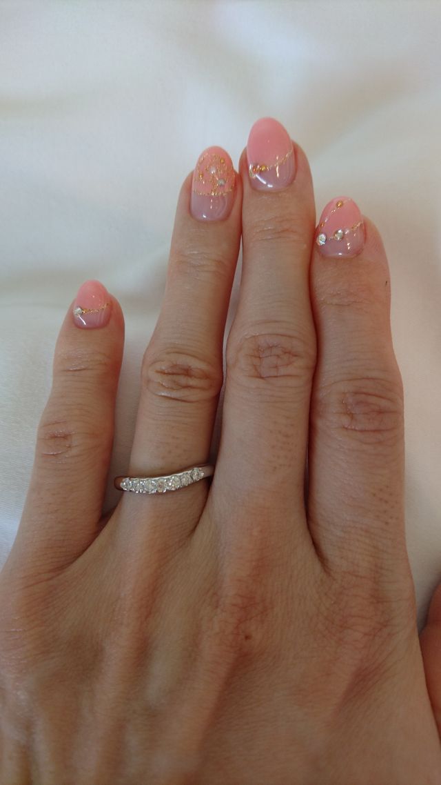 カーブが地金の厚さを軽減してます。ダイヤ7石