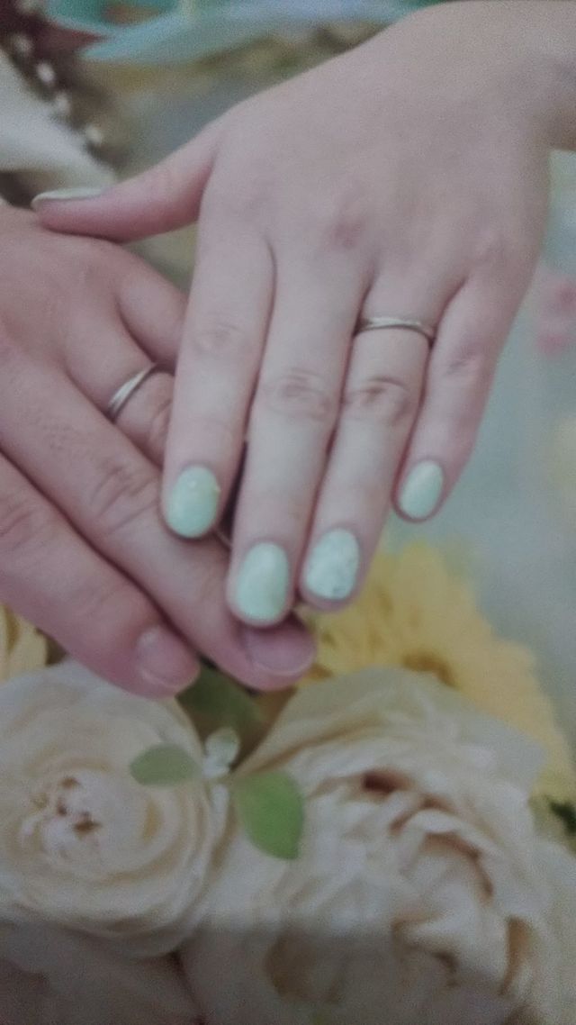 ペアでの写真。男性の方はくすみがかってます。