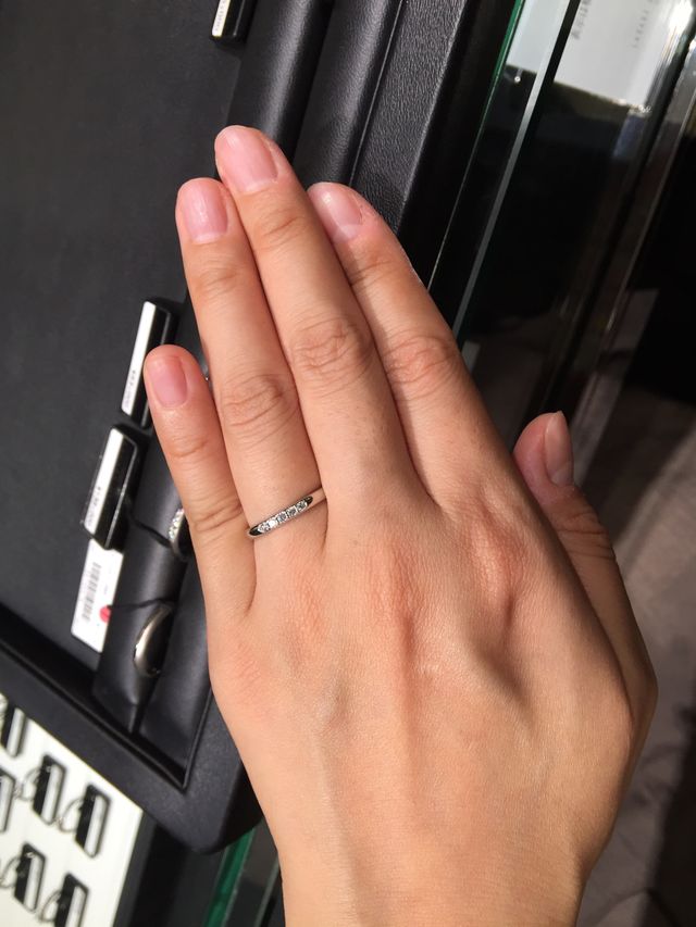 ５石のダイヤがキラキラです