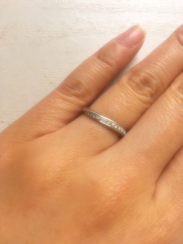 曇りの日に室内で撮影しました。