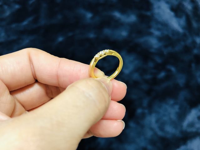 横から見ると王冠のデザインになってます。