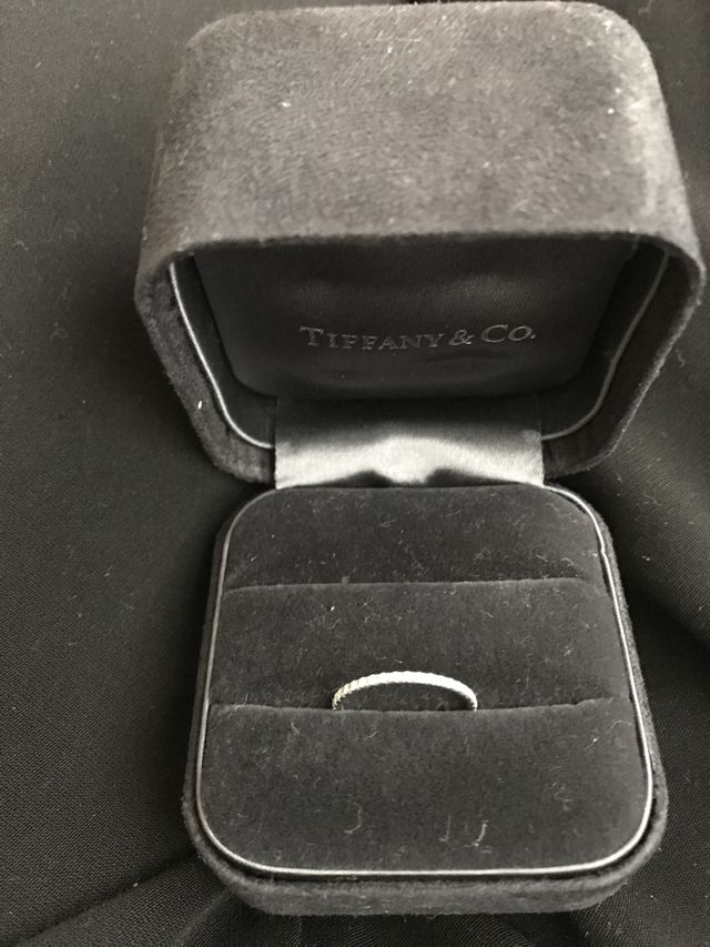 ダイヤが一周埋められています