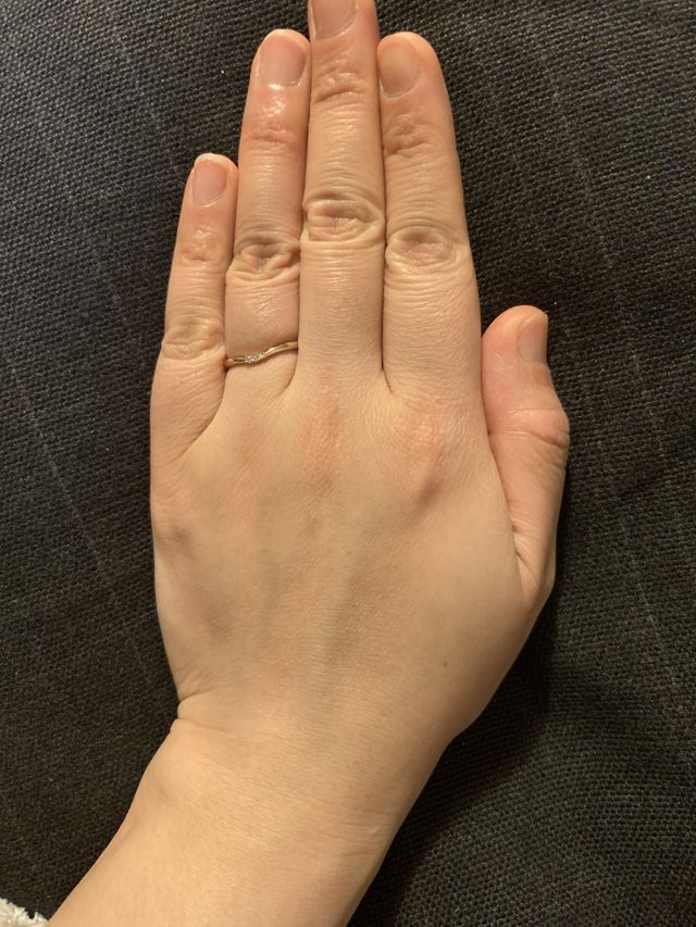 太めの指にも馴染みます。