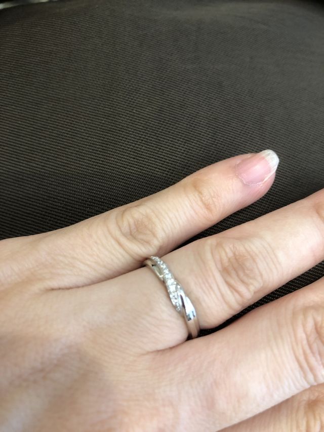 仕事にもつけていけるデザインです。