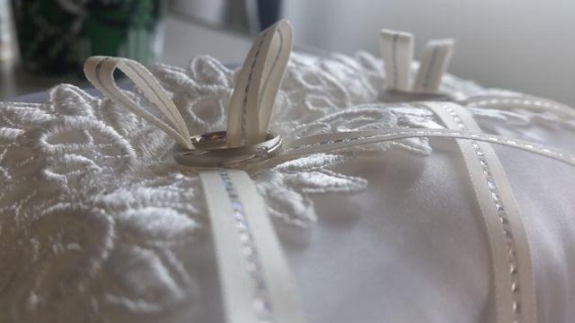 女性用リングとリングピロー