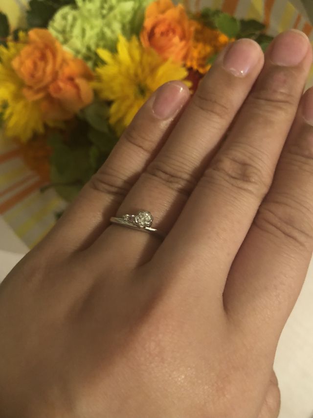 10.5号 婚約指輪だけだと緩めです。