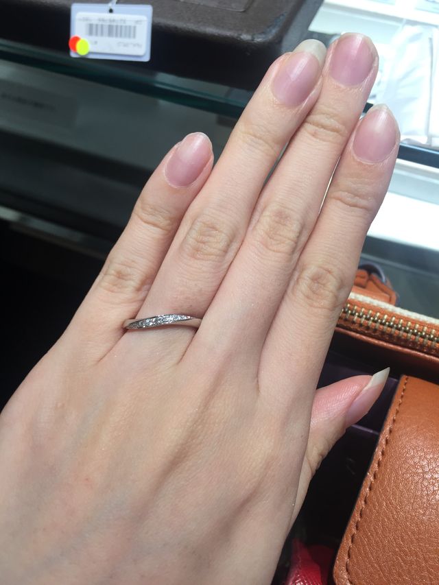 キリッとした大人な綺麗めデザイン。