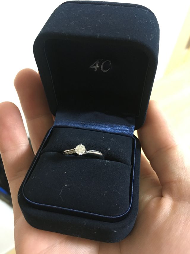 滑らかなS字で指によく馴染みます。