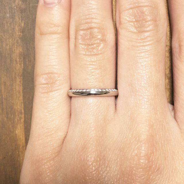 ダイヤモンドを上向きにしてはめてます