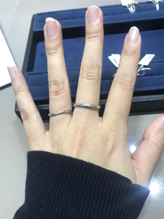 女性用、男性用どちらも試着しました。控えめだけどかわいい！