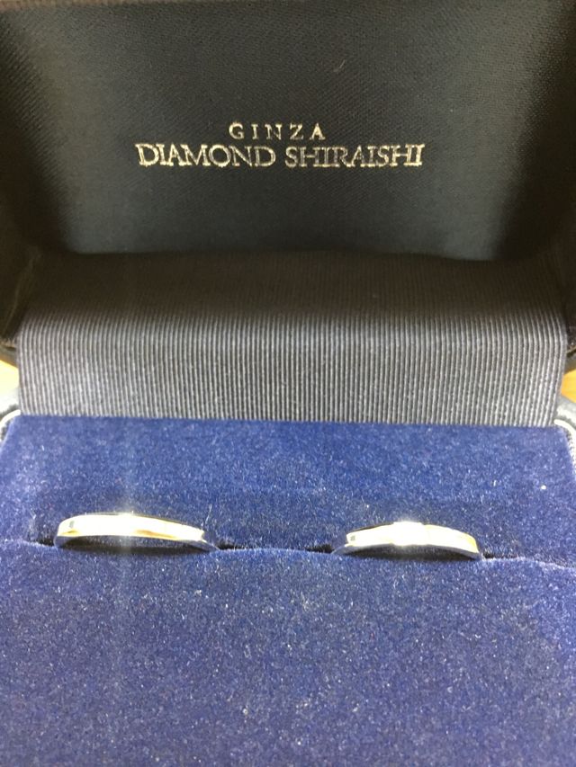 銀座ダイヤモンドシライシのカルレという結婚指輪です。